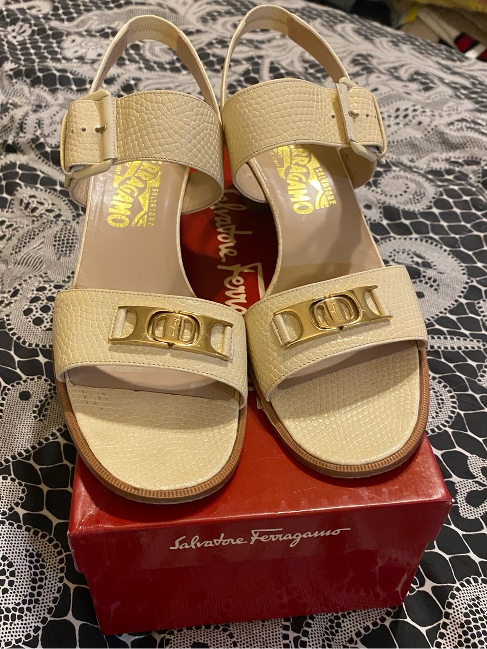 Sz 10 AA Ferragamo DK 06395 pale yellow gargano avorio calf Liz Prt sandals